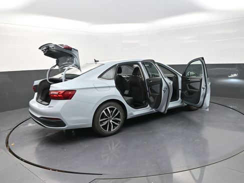 New 2025 Volkswagen Jetta SE image 33