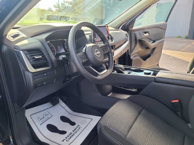 Used 2023 Nissan Rogue SV AWD/4WD image 14