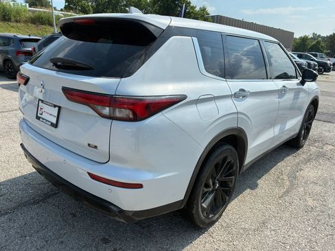 Used 2024 Mitsubishi Outlander SE Black Edition FWD image 4