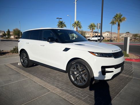 Used 2024 Land Rover Range Rover Sport SE image 5