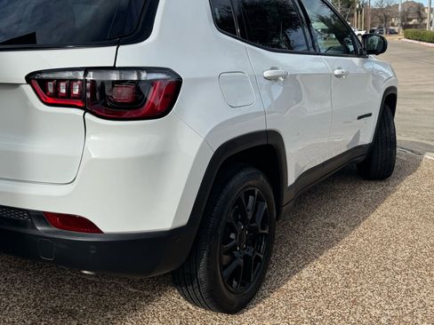 Used 2024 Jeep Compass Latitude w/ Convenience Group image 3