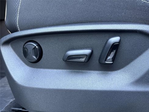 New 2026 Volkswagen Atlas Cross Sport SE image 14