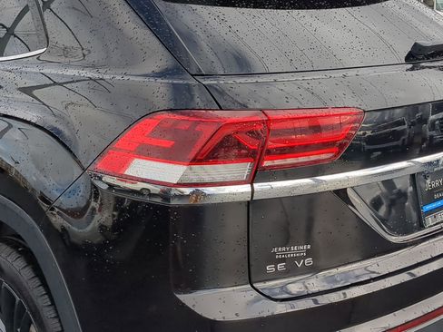 Used 2020 Volkswagen Atlas Cross Sport SE w/ Panoramic Sunroof Package image 12