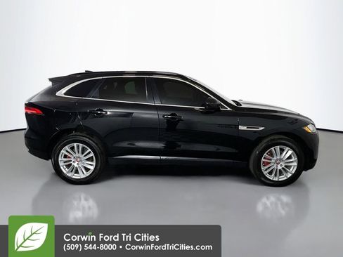 Used 2019 Jaguar F-PACE Premium image 19
