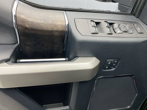 Used 2022 Ford F250 Lariat w/ Black Appearance Package AWD/4WD image 12