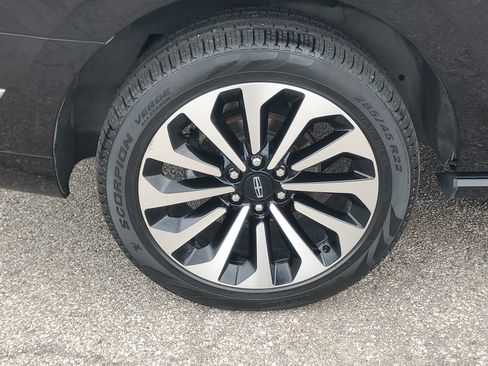 Used 2024 Lincoln Navigator Reserve AWD/4WD image 7