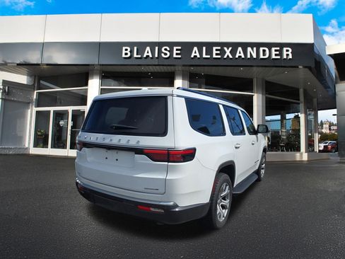 Used 2022 Jeep Wagoneer Series II AWD/4WD image 3