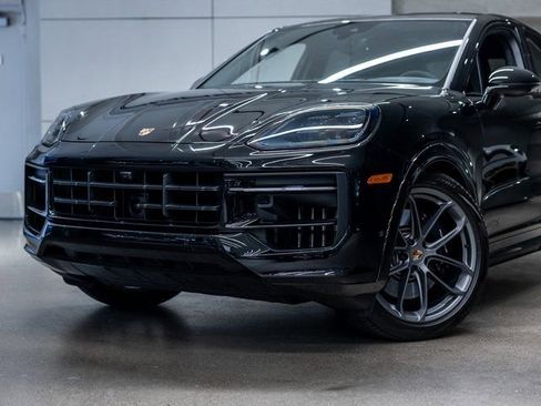 Certified 2025 Porsche Cayenne GTS image 20