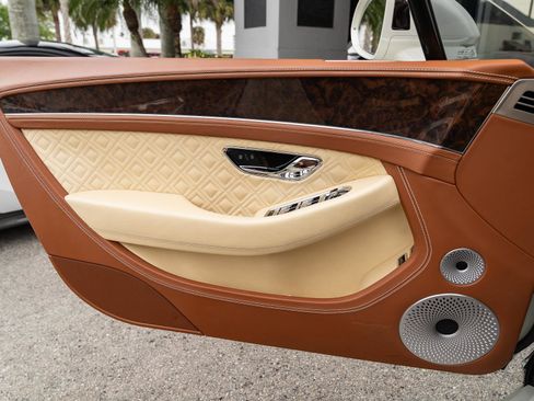 Used 2021 Bentley Continental GT image 24