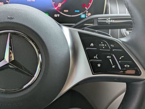 Used 2024 Mercedes-Benz GLC 300 4MATIC image 19