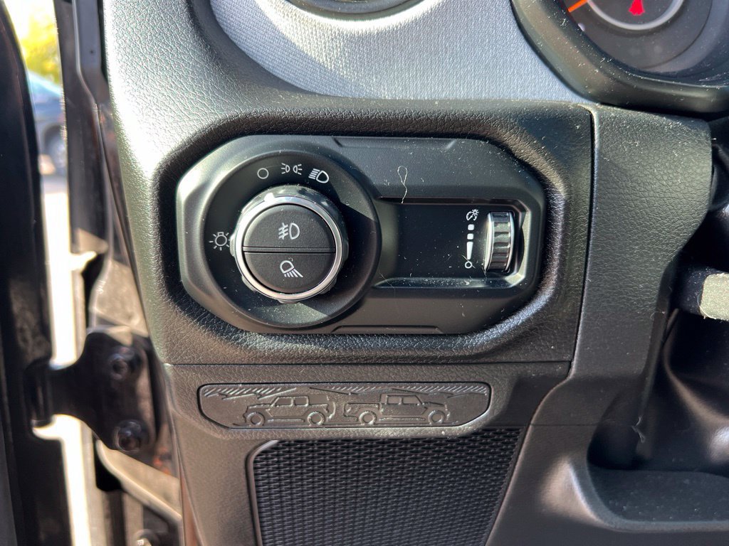 Certified 2024 Jeep Gladiator Sport AWD/4WD image 13