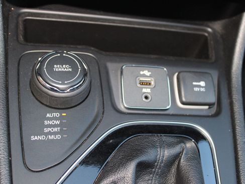 Used 2019 Jeep Cherokee Limited w/ Trailer Tow Group image 28