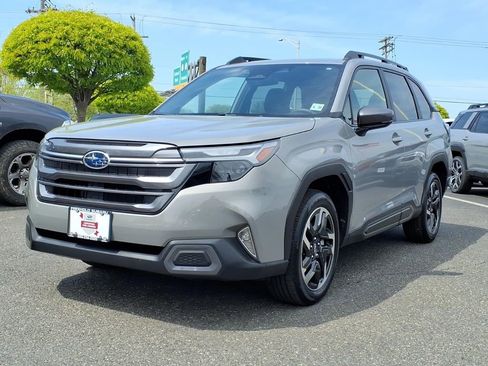 Certified 2025 Subaru Forester Limited AWD/4WD image 3
