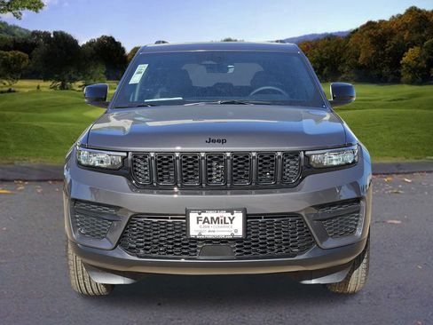 New 2025 Jeep Grand Cherokee Altitude image 2