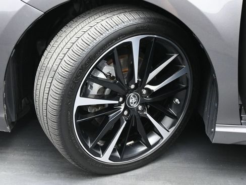 Used 2018 Toyota Camry XSE FWD image 18