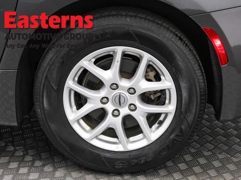 Used 2023 Chrysler Voyager LX FWD image 33