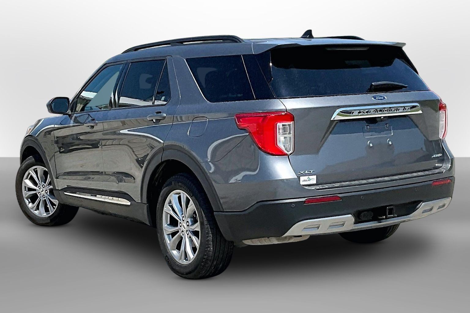 Used 2023 Ford Explorer XLT w/ Equipment Group 202A AWD/4WD image 10