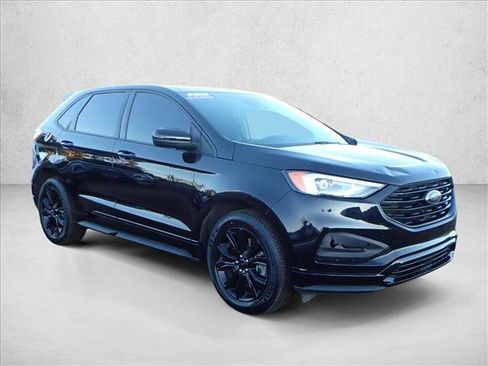 Used 2023 Ford Edge SE w/ Black Appearance Package image 6