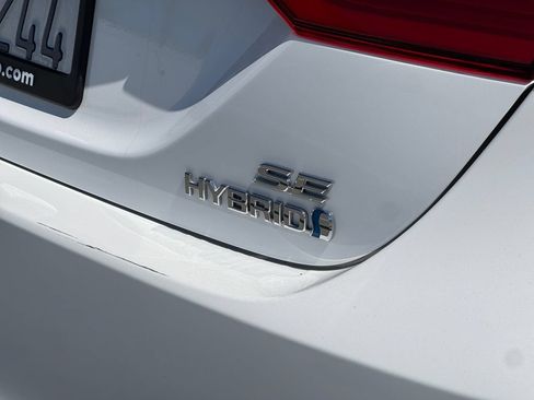 Used 2020 Toyota Camry SE w/ Sunroof Package FWD image 23
