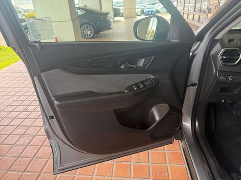 Used 2025 Chevrolet TrailBlazer LT image 23