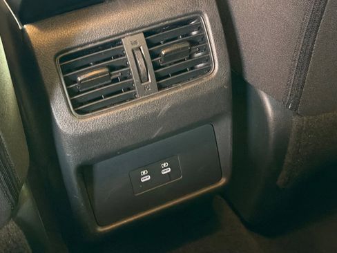 Used 2025 Nissan Rogue SV AWD/4WD image 17