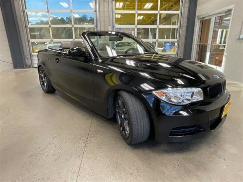 Used 2008 BMW 135i Convertible image 28