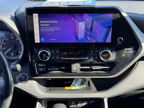 Used 2023 Toyota Highlander XLE image 19