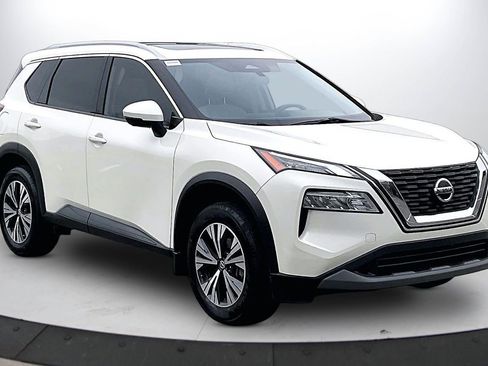 Used 2021 Nissan Rogue SV w/ Premium Package image 2