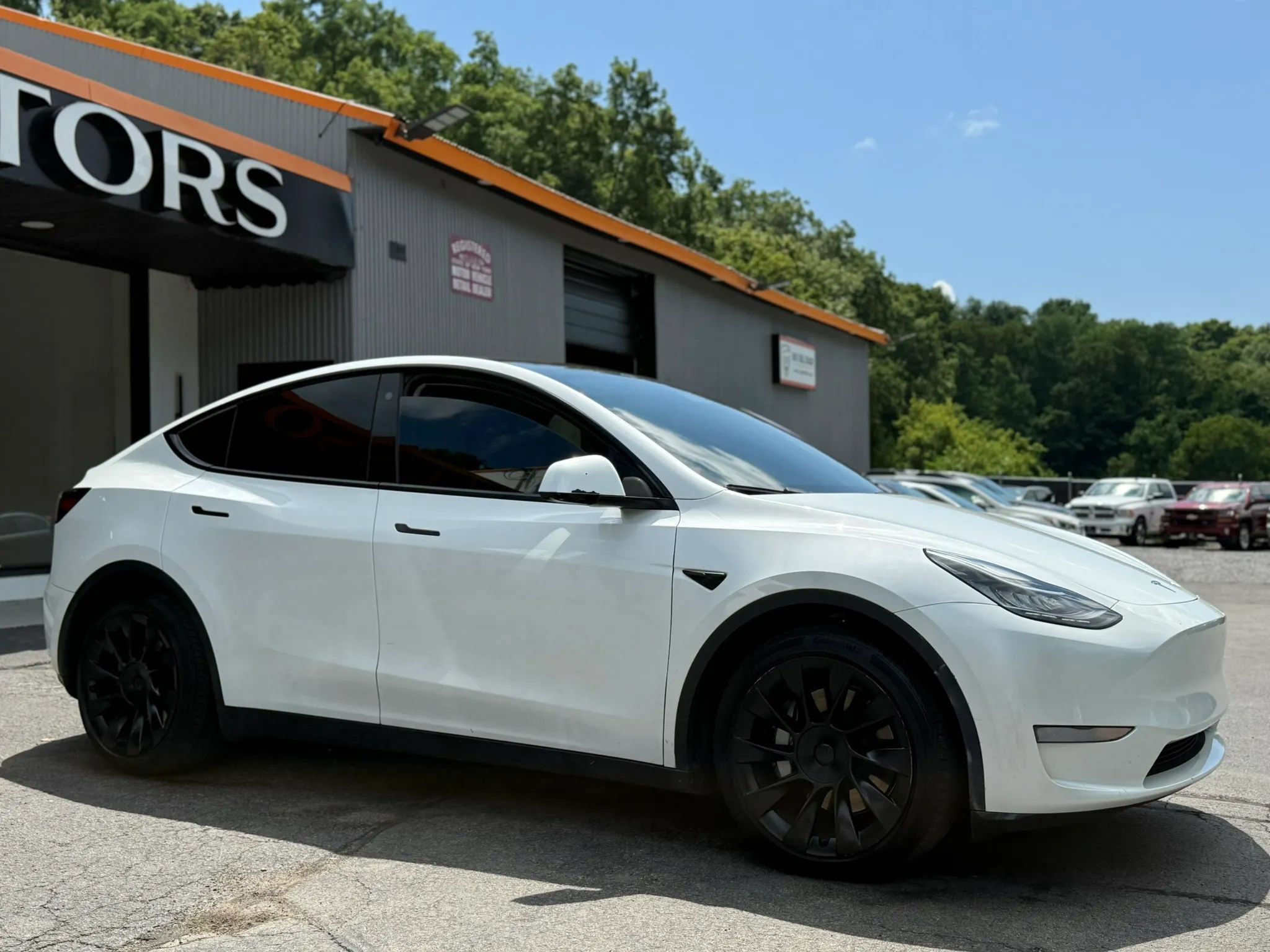 Used 2023 Tesla Model Y AWD image 35