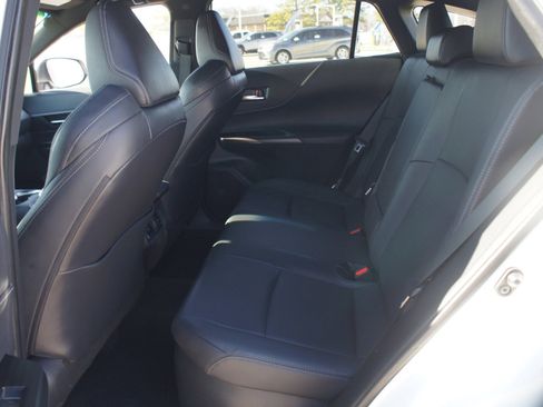 Used 2023 Toyota Venza XLE image 14