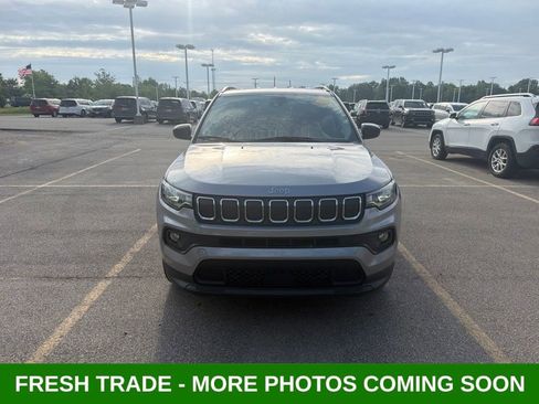 Used 2022 Jeep Compass Latitude w/ Convenience Group AWD/4WD image 2