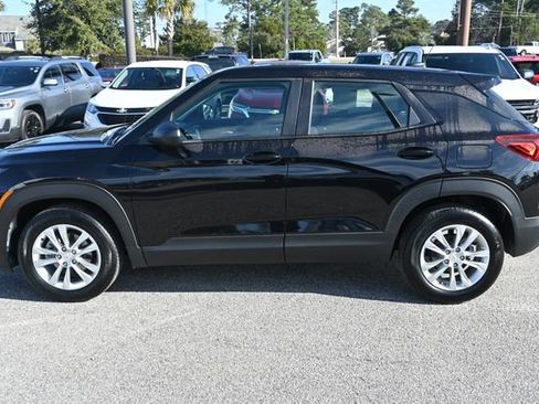 Used 2023 Chevrolet TrailBlazer LS image 2