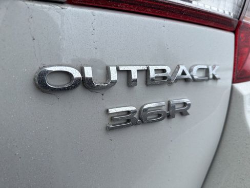 Used 2018 Subaru Outback 3.6R Limited image 5