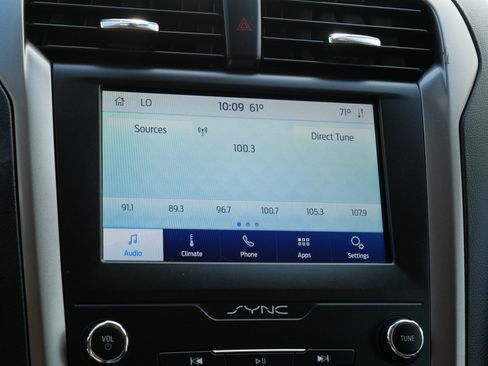 Used 2020 Ford Fusion SE FWD image 22