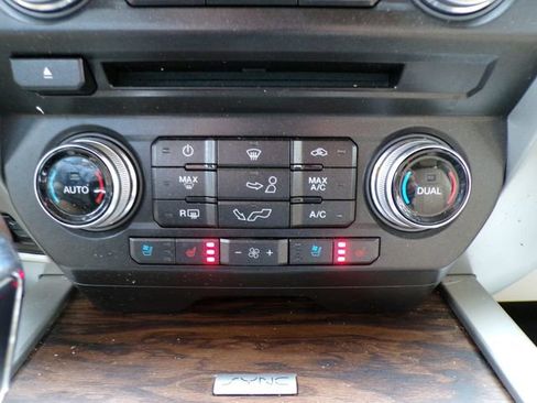 Used 2018 Ford F150 Lariat w/ Equipment Group 502A Luxury image 29