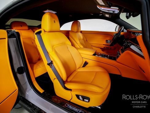 Used 2025 Rolls-Royce Spectre Black Badge w/ Spectre Enhancement Package image 24