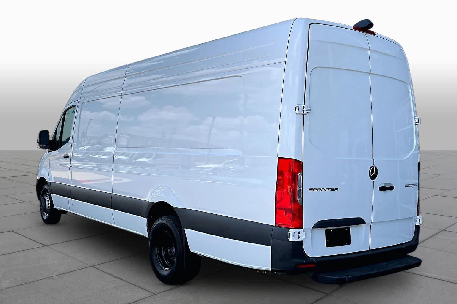 Used 2024 Mercedes-Benz Sprinter 3500 image 12