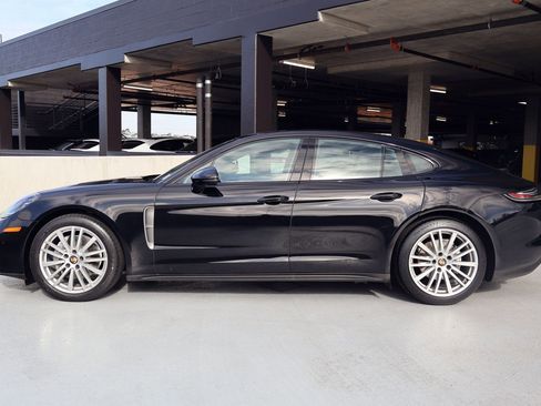 Certified 2023 Porsche Panamera 4 Platinum Edition image 2