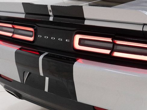 Used 2021 Dodge Challenger SXT image 16