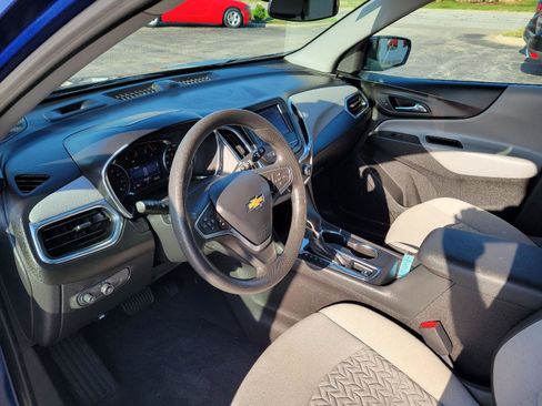 Used 2023 Chevrolet Equinox LS w/ LS Convenience Package FWD image 4