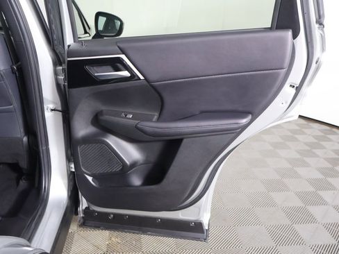 Used 2024 Mitsubishi Outlander SE image 27