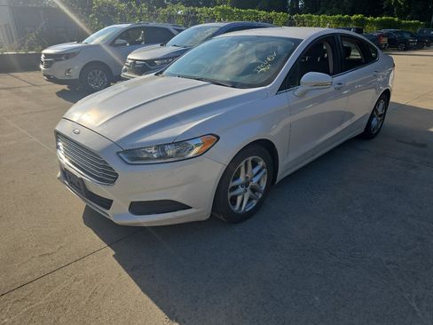 Used 2016 Ford Fusion SE FWD image 1