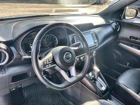 Used 2018 Nissan Kicks SR w/ Premium Package image 11
