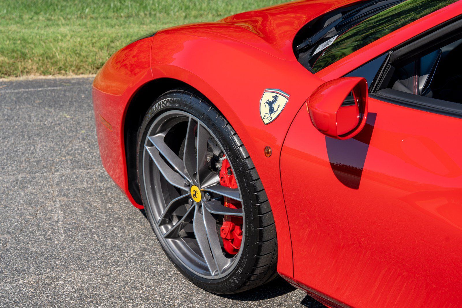 Used 2018 Ferrari 488 Spider RWD image 10