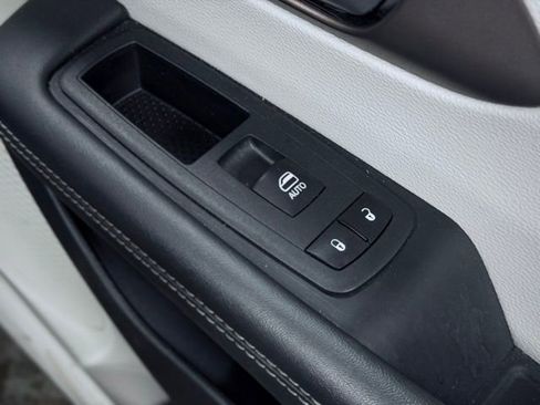 Used 2023 Chrysler Voyager LX FWD image 17