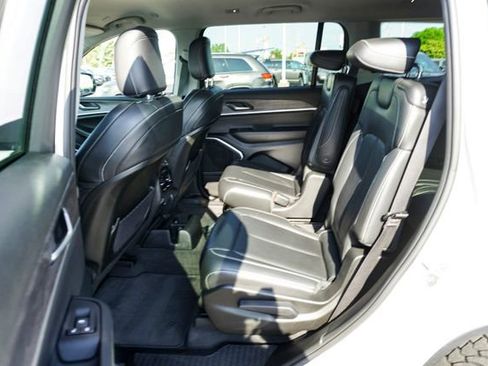 Used 2022 Jeep Grand Cherokee L Limited image 12