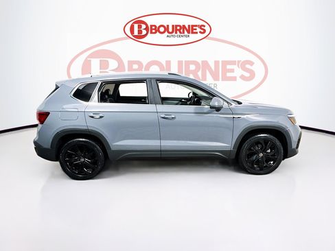 Used 2022 Volkswagen Taos SE w/ Panoramic Sunroof Package image 11