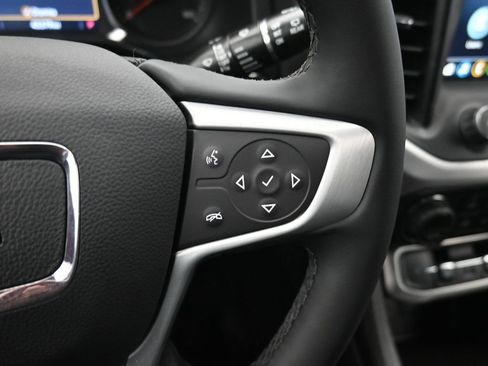 Used 2023 GMC Acadia SLT image 19