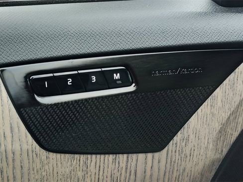 Certified 2024 Volvo XC90 T8 Plus w/ Protection Package Premier image 9