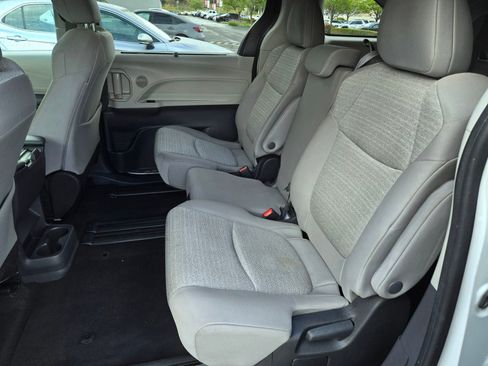 Certified 2023 Toyota Sienna LE FWD image 11